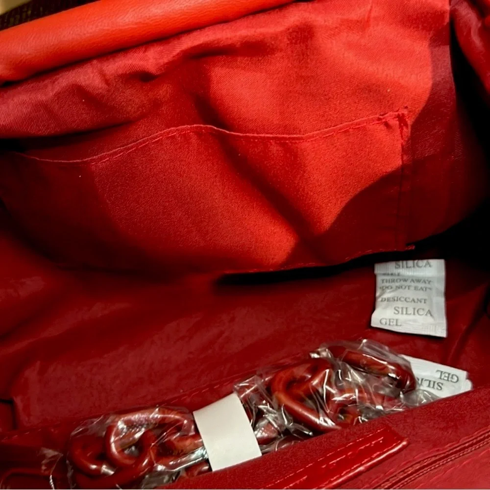 BADGLEY MISCHKA Clutch w/Chain, NWT